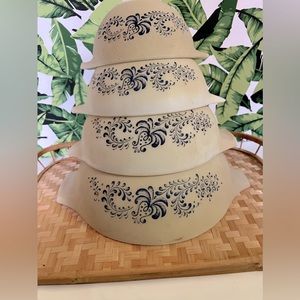 Vintage Pyrex Homestead Cinderella bowls